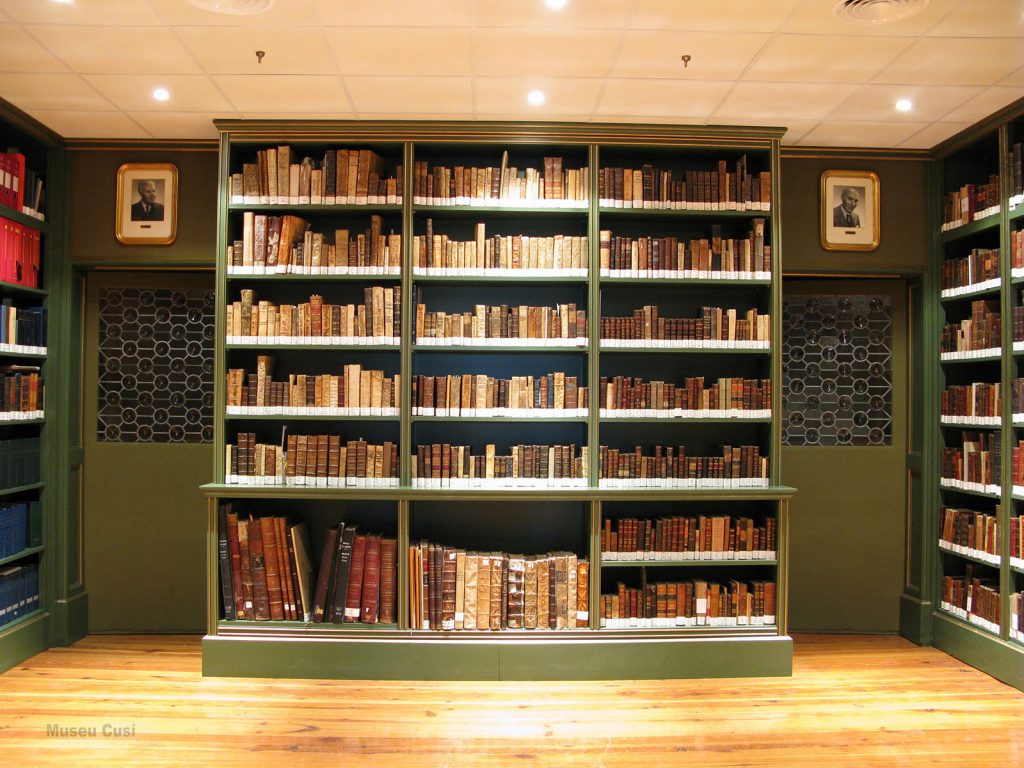 Biblioteca del Museu Cusí.
