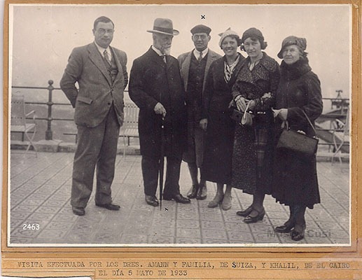1933 Drs. Amann i familia de Suissa i Dr. Khalil del Cairo amb Simón Corominas.