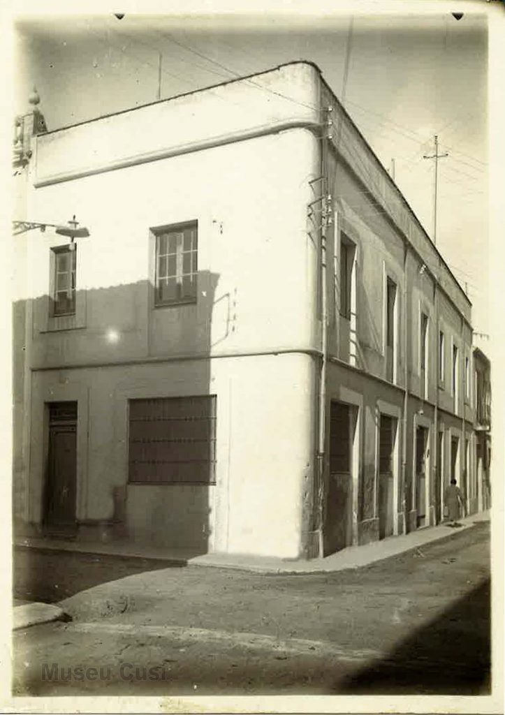 1915 Edifici del Carrer Sol d’Isern a Figueres, lloc on es van fundar els Laboratorios del Norte de España l’any.