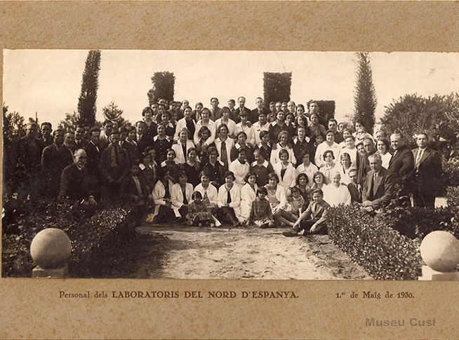 1930 Festa amb que els treballadors dels laboratoris van homenatjar als amos.