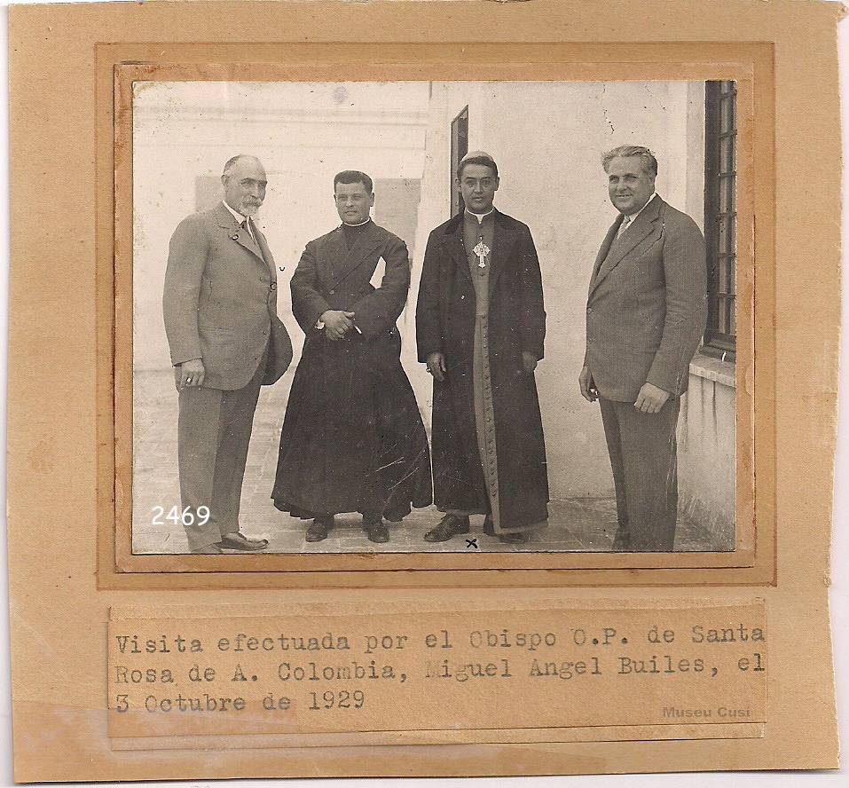 1929 Visita efectuada pel Bisbe de Santa Rosa de A. Colòmbia, Miguel Ángel Builes, amb Rafael i Carles Cusí.