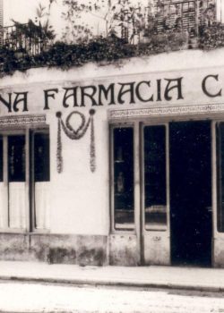 Façana de la Moderna Farmàcia Cusí fundada per Joaquim Cusí l’any 1902 a Figueres.