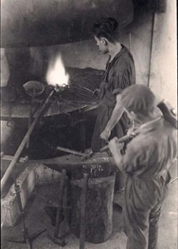 1925 Secció de ferreria dels Laboratoris.